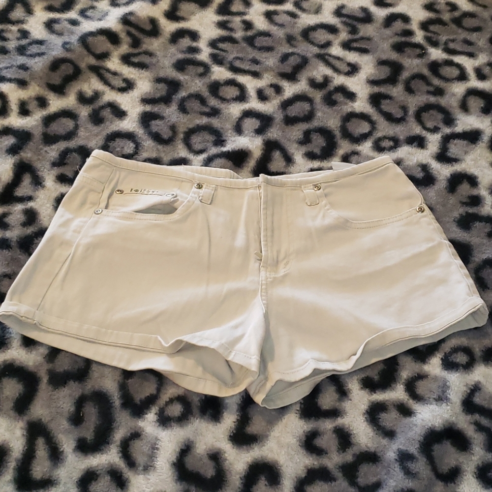 Lei shorts